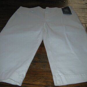 NEW SoundStyle Skimmer White Capris - Size L (12-14)